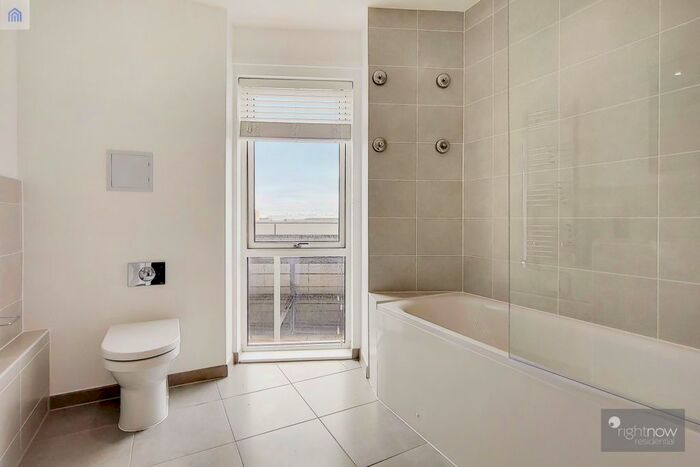 2 Bedroom Flat To Rent In Adlay Apartments, Millet Place, Silvertown, E16