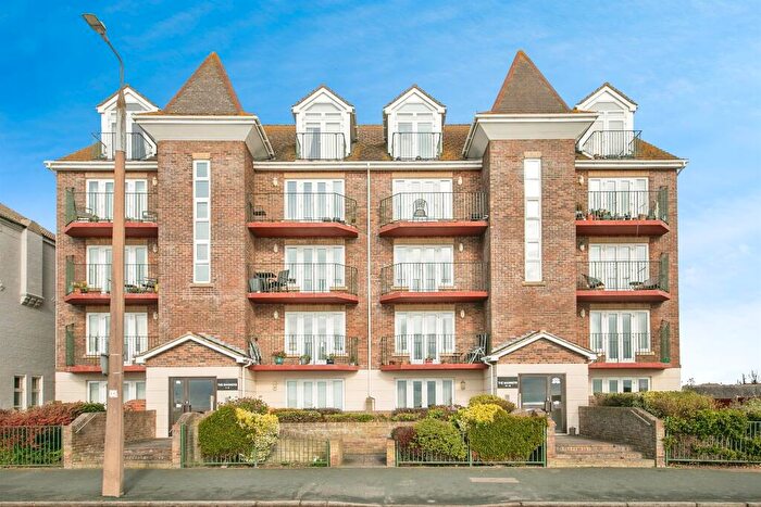 2 Bedroom Apartment For Sale In Marine Parade, Harwich, CO12