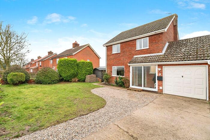3 Bedroom Link Detached House For Sale In Norwich Road, Bawdeswell, Dereham, Norfolk, NR20