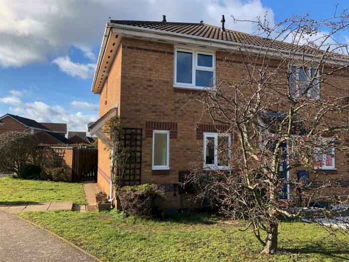 2 Bedroom House To Rent In Violet Close, Bedford, MK42