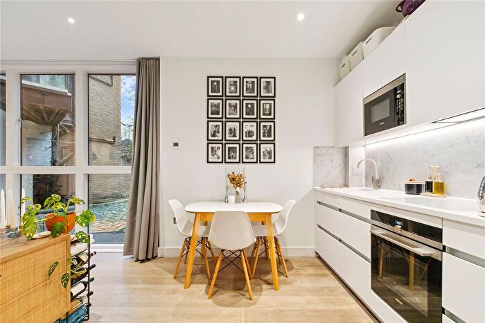 2 Bedroom Flat For Sale In Queenstown Road, London, SW8