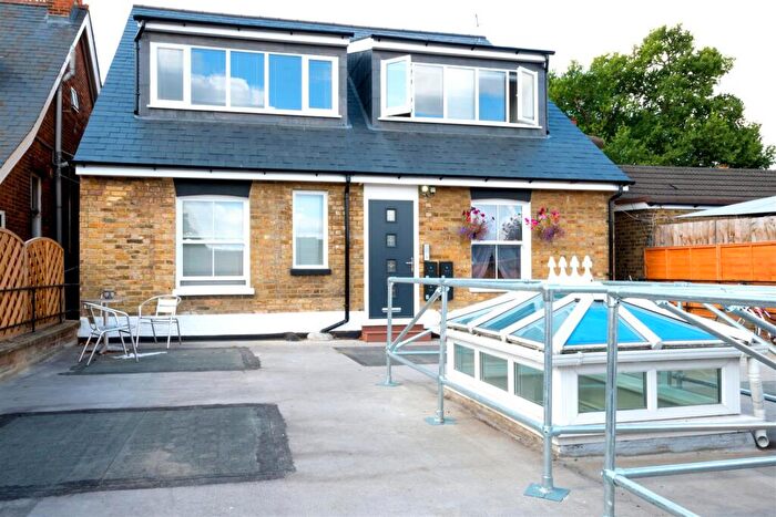 1 Bedroom Apartment To Rent In Queens Road, Weybridge, KT13