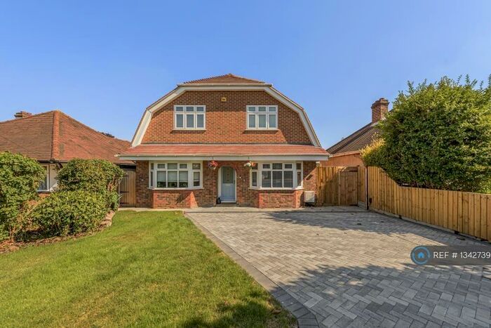 5 Bedroom Detached House To Rent In Edith Road, Maidenhead, SL6