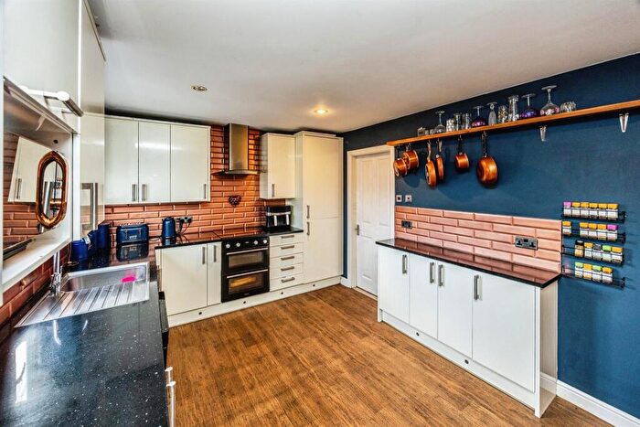 4 Bedroom Detached House For Sale In Orchard Rise, Sowerby Bridge, HX6