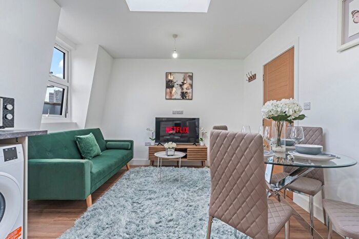 2 Bedroom Flat To Rent In London Borough Of Newham, E15