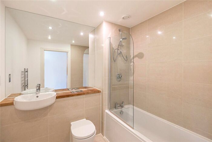 1 Bedroom Apartment For Sale In Aqua Vista Square, Bow Common, E3