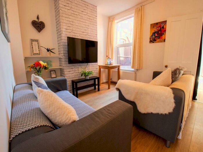 3 Bedroom House To Rent In Roper Road, Canterbury, Kent, CT2