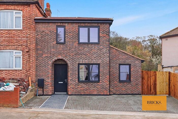 2 Bedroom End Terrace House For Sale In Forest Drive, Woodford Green, IG8