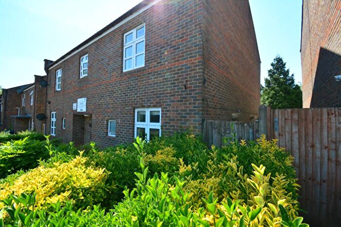 1 Bedroom Flat To Rent In Sampson Avenue, Barnet, North London, EN5