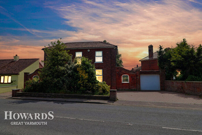 4 Bedroom Detached House For Sale In Main Road, Rollesby, NR29