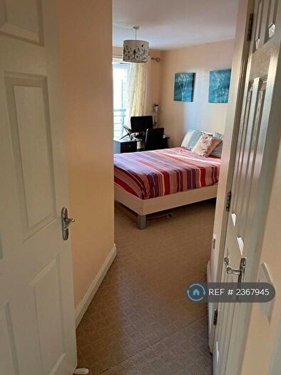 3 Bedroom Flat To Rent In Old Town, Swindon, SN1