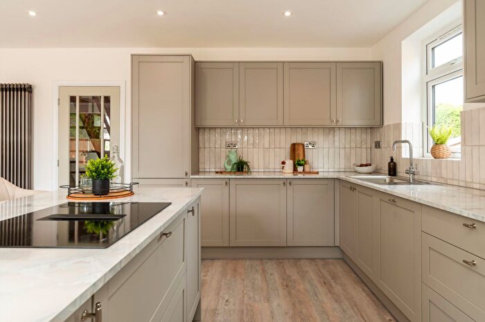 4 Bedroom Detached Bungalow For Sale In Woodville Road, Hartshorne, DE11