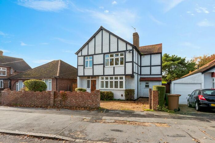 4 Bedroom Detached House To Rent In Laleham Road, London, TW18