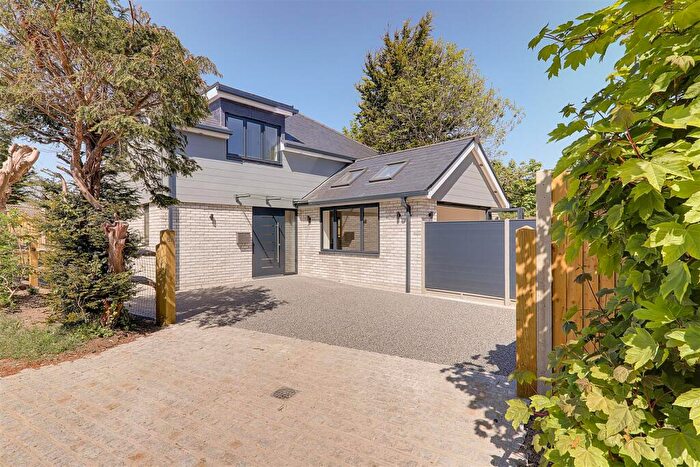 3 Bedroom Detached House For Sale In Sea Lane, Ferring, Worthing, BN12