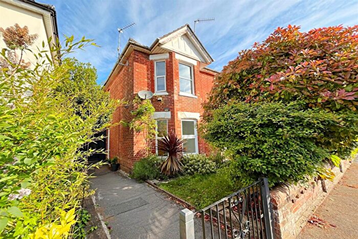 2 Bedroom Flat To Rent In Bournemouth, BH3