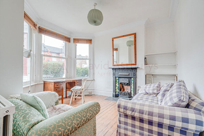 2 Bedroom Apartment To Rent In South View Road, Hornsey, London, N8