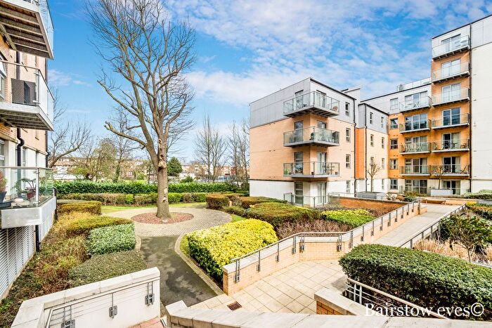 2 Bedroom Flat To Rent In Grove House, London, E18