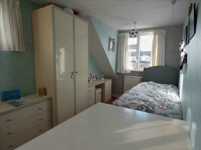 3 Bedroom Semi-Detached Bungalow For Sale In Ashby Road, Cleethorpes, DN35