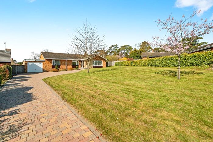 3 Bedroom Bungalow For Sale In Waveney Drive, Hoveton, Norwich, Norfolk, NR12