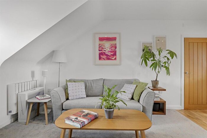 2 Bedroom Flat For Sale In Edmunds House, Hemnall Street, Epping, CM16