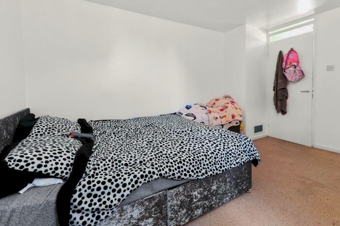 3 Bedroom Terraced House For Sale In Nightingale Lane, Wellingborough, NN8