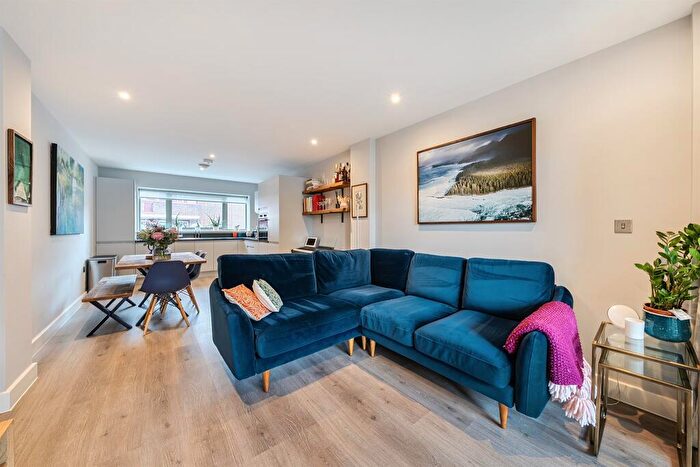 2 Bedroom Apartment For Sale In Vauxhall Street, London, SE11