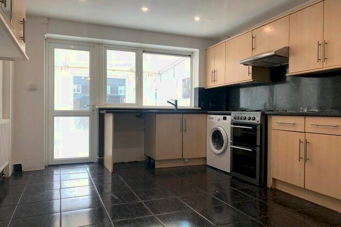 4 Bedroom Property To Rent In Clover Close, London, E11