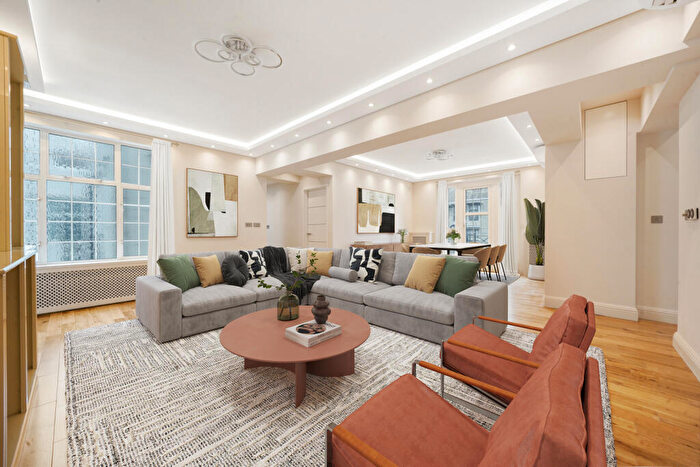 3 Bedroom Flat To Rent In Berkeley Court, Marylebone Road, NW1