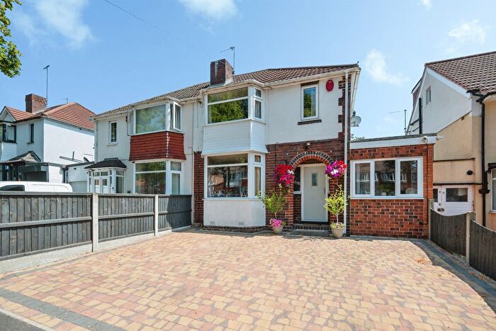 3 Bedroom Semi-Detached House For Sale In Warren Hill Road, Birmingham, B44