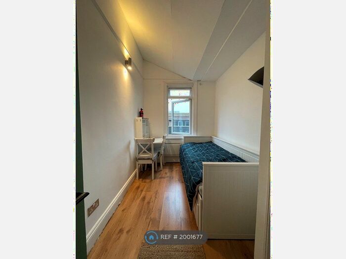 Studio To Rent In Clapham Park Road, London, SW4
