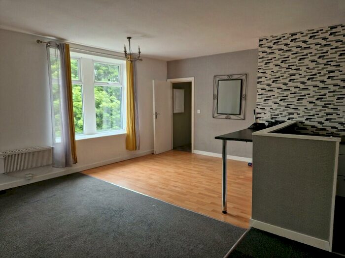 2 Bedroom Flat To Rent In Padiham Road, Burnley, Lancashire, BB12