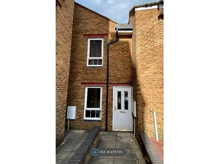 2 Bedroom Flat To Rent In Pleasant Row, Gillingham, ME7