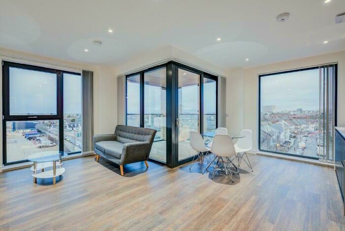 3 Bedroom Flat To Rent In Grafton Quarter, Croydon, CR0