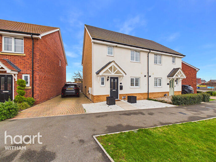 3 Bedroom Semi Detached House For Sale In Carter Avenue, Maldon, CM9