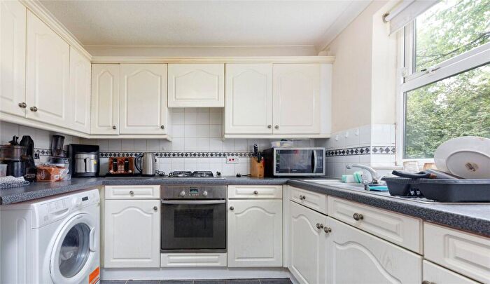 1 Bedroom Flat For Sale In Foxwood Green Close, Enfield, EN1