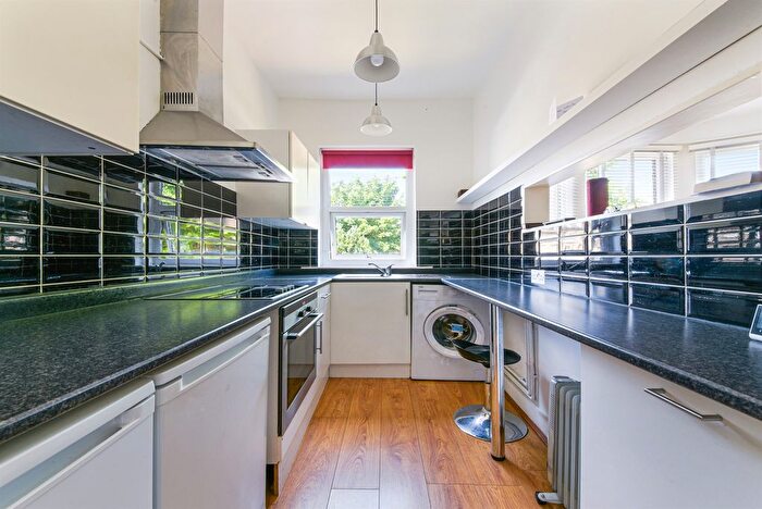 1 Bedroom Flat For Sale In Avondale Road, South Croydon, CR2