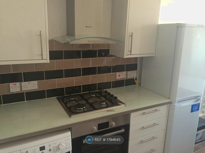 2 Bedroom Flat To Rent In Peregrine House, London, EC1V