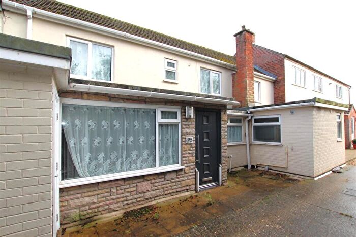 100000 Bedroom Terraced House For Sale In Dear Street, Market Rasen, Lincolnshire, LN8