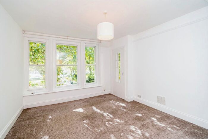 2 Bedroom Flat To Rent In Queens Terrace, Southampton, SO14