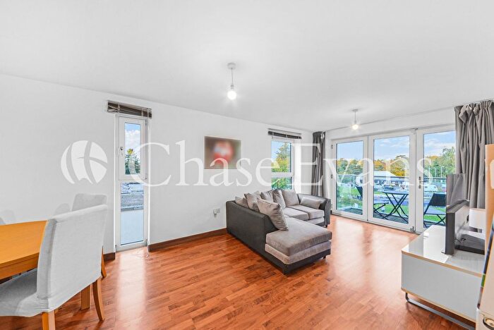 2 Bedroom Flat To Rent In Kings Mill Way, Uxbridge, London, UB9