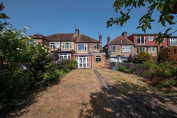 3 Bedroom Semi-Detached House To Rent In Winchmore Hill Road, London, N14