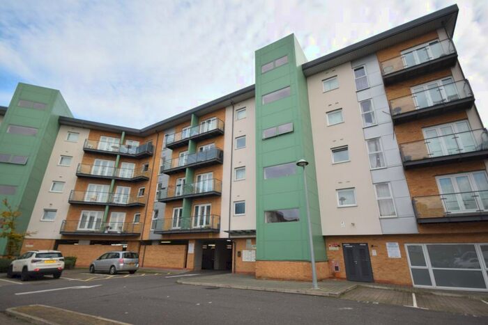 1 Bedroom Flat To Rent In Parkhouse Court, Hatfield, AL10