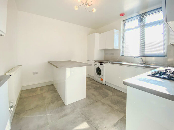 3 Bedroom Flat To Rent In Banister House Homerton High Street, Hackney, E9