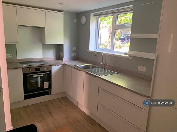 2 Bedroom Flat To Rent In Trotsworth Court, Virginia Water, Surrey, GU25