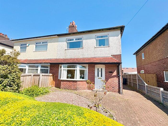 3 Bedroom Semi-Detached House For Sale In Lovers Lane, Atherton, Manchester, M46
