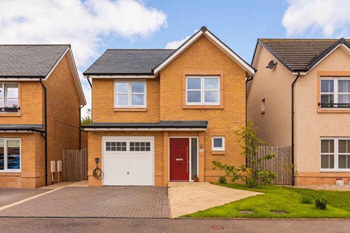 4 Bedroom Detached House For Sale In Shiel Hall Circle, Rosewell, EH24