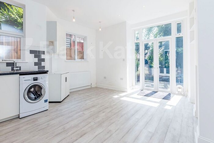 2 Bedroom Flat To Rent In Alexandra Gardens, Muswell Hill, N10