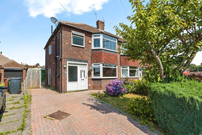 3 Bedroom Semi Detached House For Sale In Kelmscott Crescent, Leeds, LS15