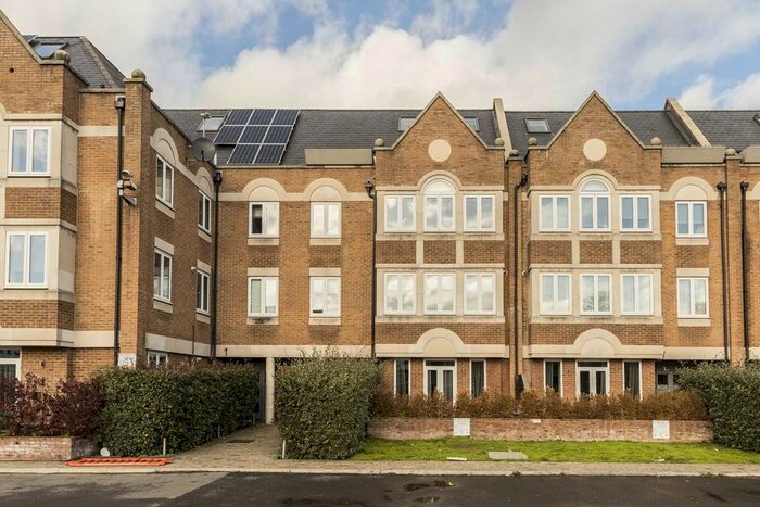 2 Bedroom Flat To Rent In Ealing Green, London, W5