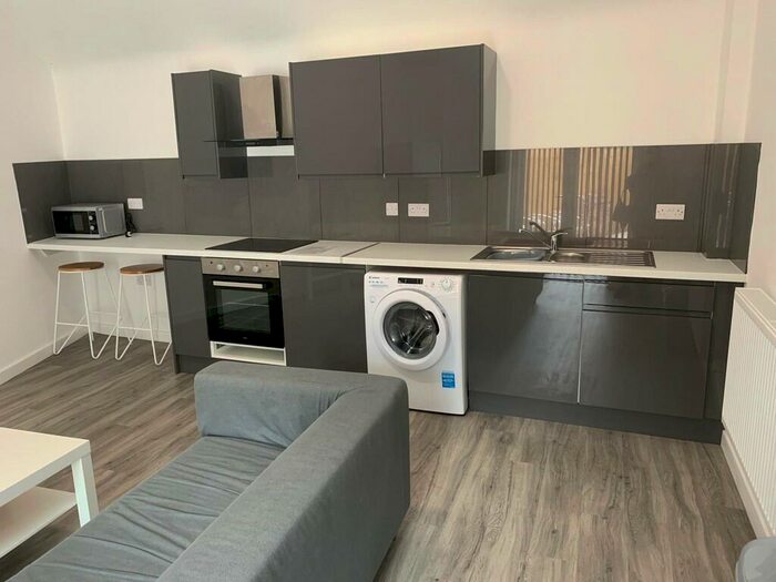 2 Bedroom Apartment To Rent In Henry Road, Nottingham, NG7